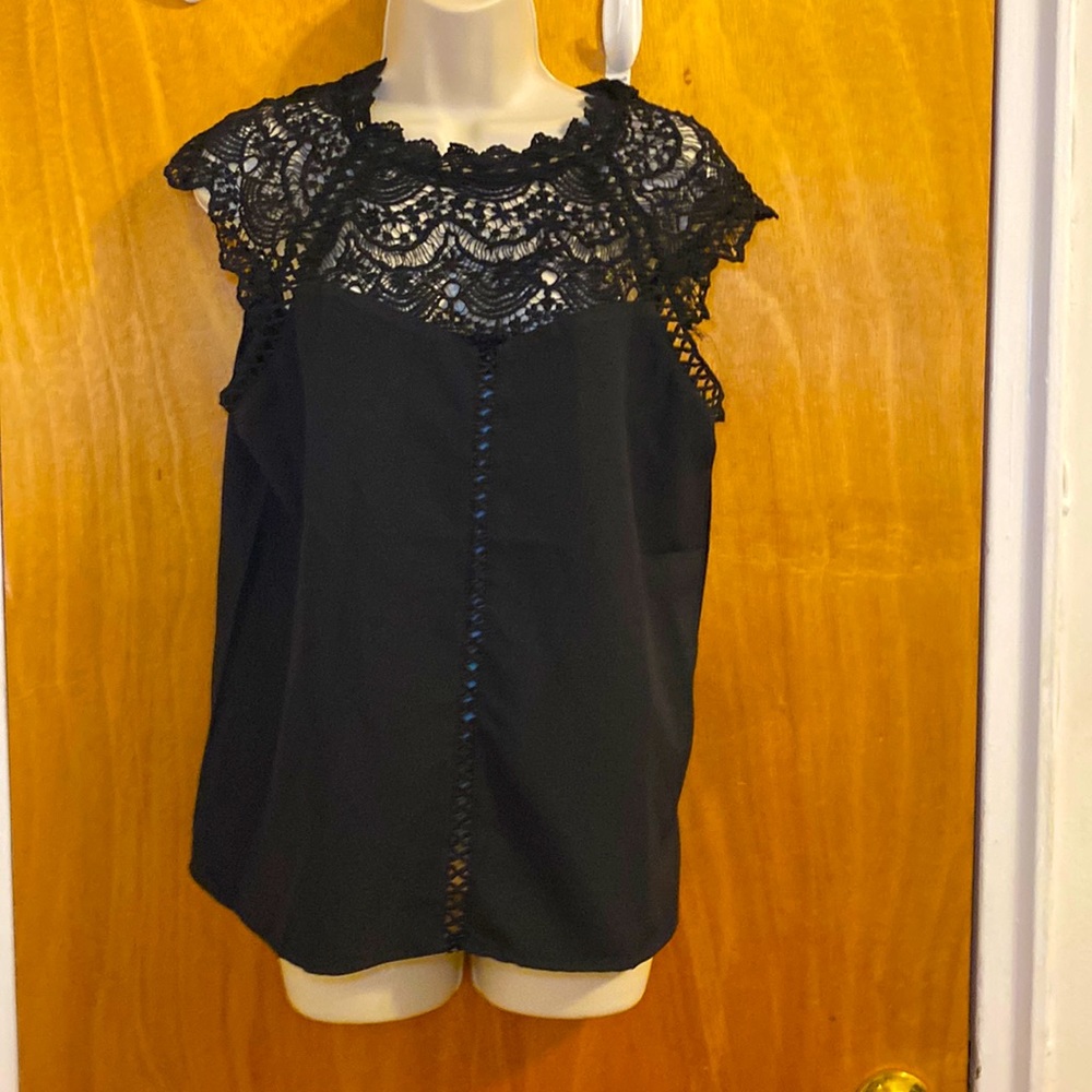 NWOT BLACK BLOUSE SIZE M